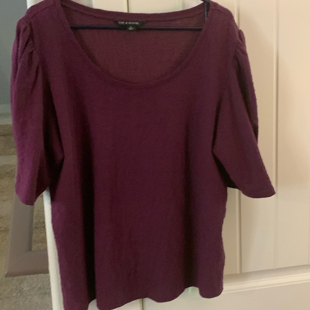 Woman’s top Zac and Rachel elbow length
Very subtle non see thru lace pattern